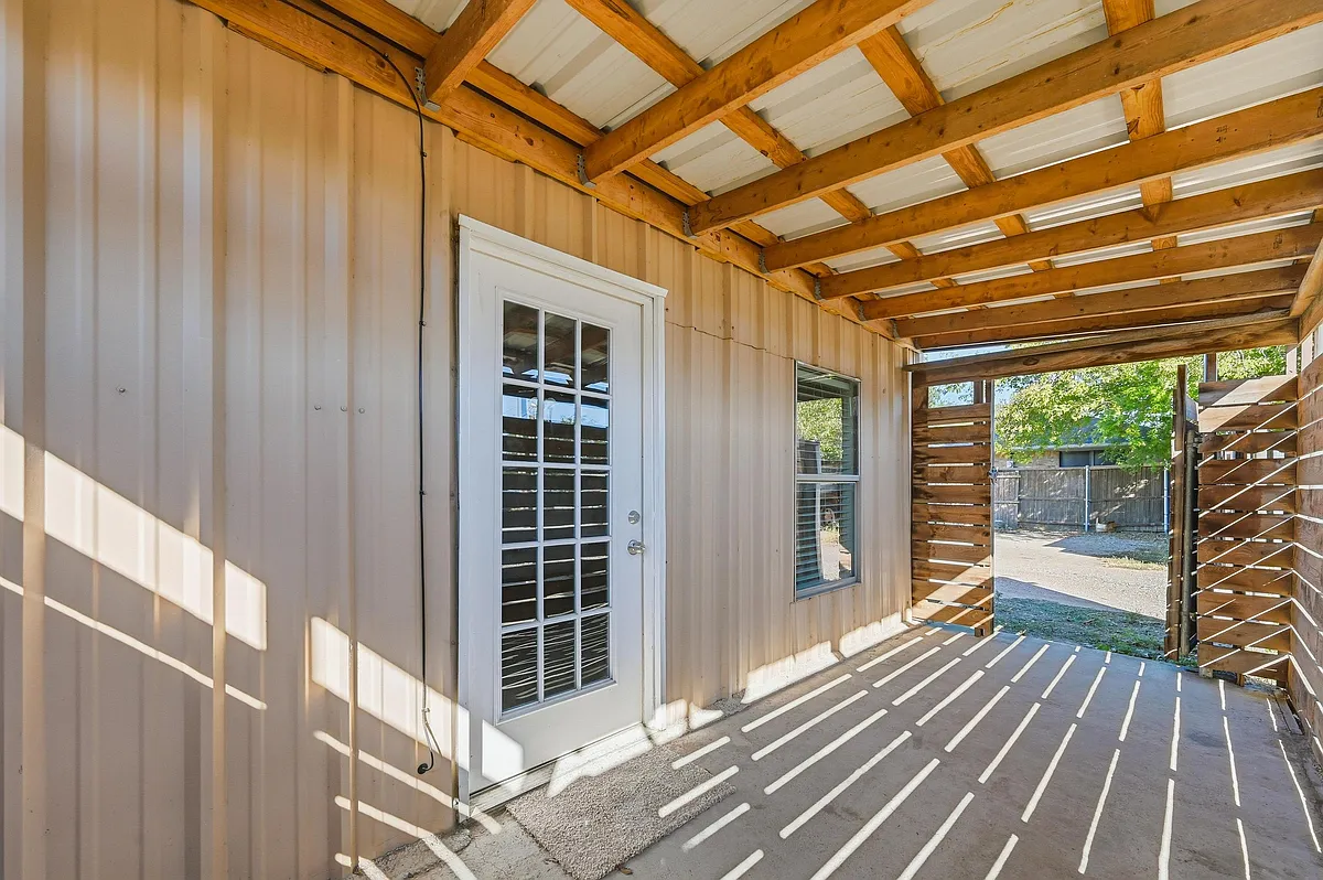 Building Photo - 633 Rose Garden Dr #1