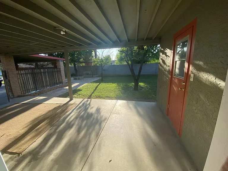 2142 E Clarendon Ave — Photo 9