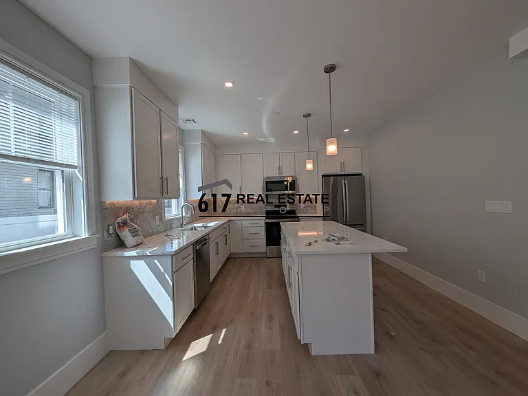 11 Holton St #1 — Photo 2