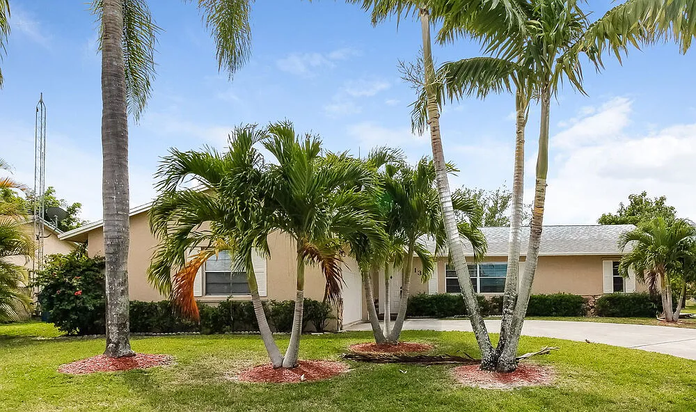 3 bed, 2.0 bath, 1622 sqft, $3,140 — Photo 2