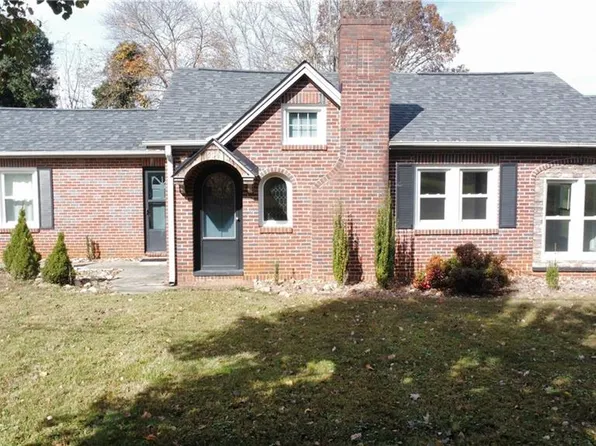 504 Cody Trl, Dobson, NC 27017