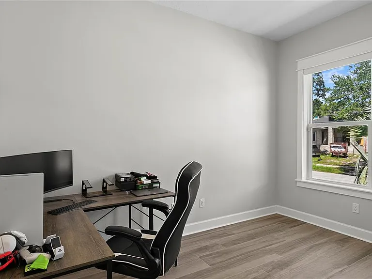 209 S Shore Crest Dr — Photo 17
