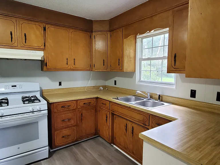 213 Blanton St — Photo 4