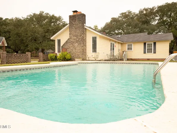 305 Maplewood Dr, Walterboro, SC 29488