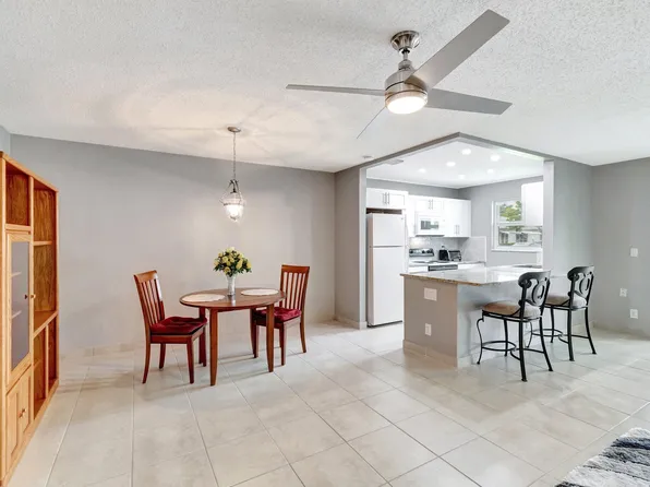 1177 S Drive Circle #B, Delray Beach, FL 33445