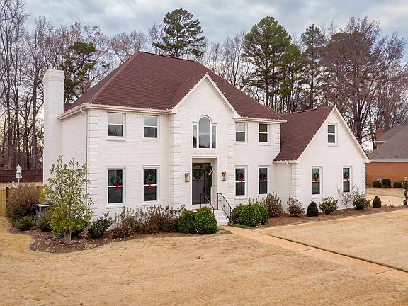 3rd image of 405 Laurel Oak Dr