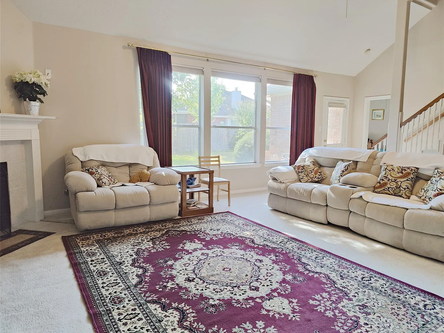 3 bed, 2.5 bath, 2308 sqft, $2,400 — Photo 2