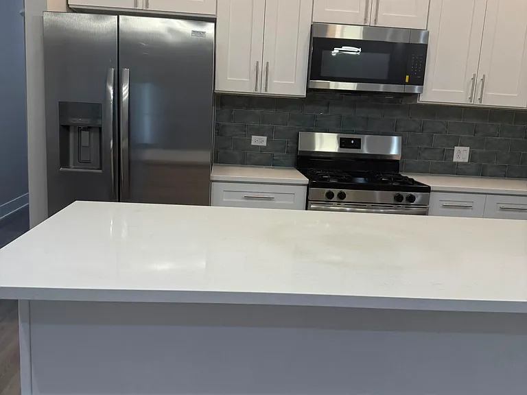 5549 N Lincoln Ave #3 — Photo 4