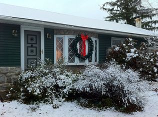 871 Crestview Ln, Pottstown, PA 19464