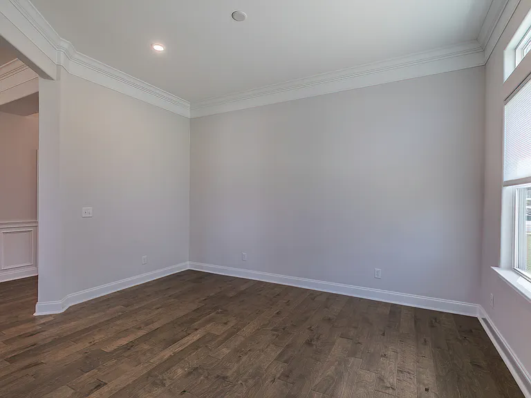 327 Fort Sullivan Dr — Photo 2