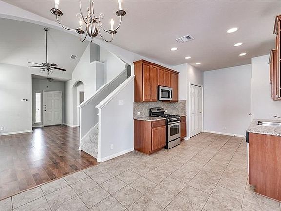 4th image of 617 N Cascades Ave APT 1