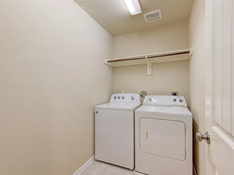6519 Point Hollow Ln — Photo 16