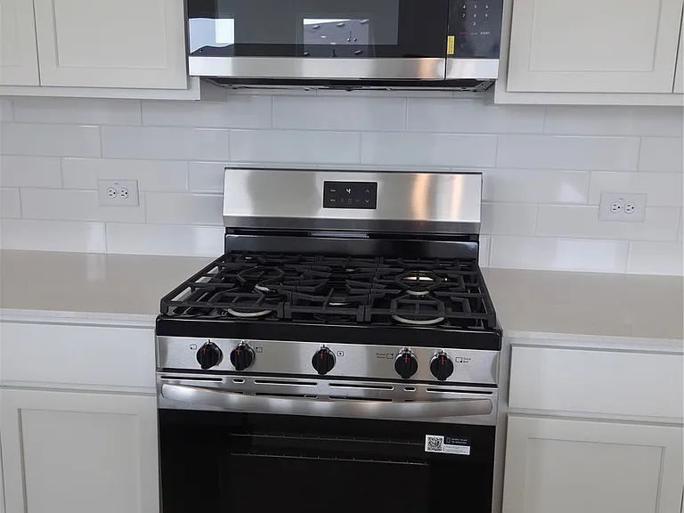 6511 Silver Emperor Ln — Photo 9
