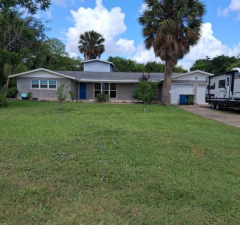 1st image of 104 S Clubhouse Rd