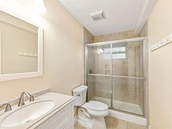 3rd image of 3512 Academy Dr