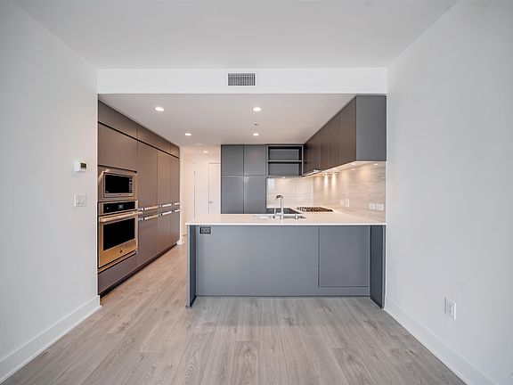 5th image of 450 Westview St #1801
