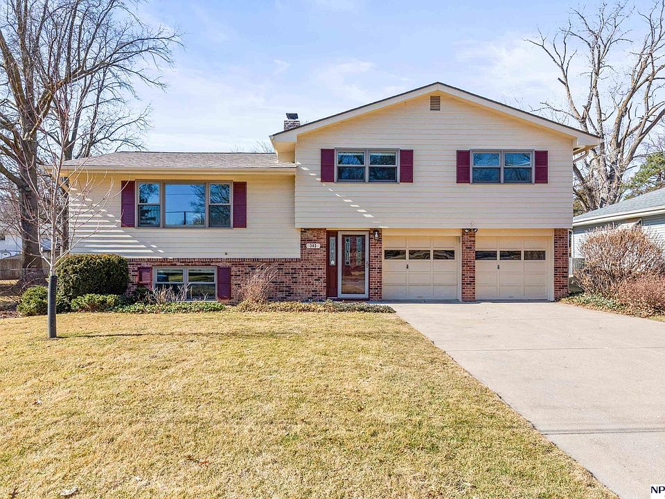 1st image of 302 Kings Dr