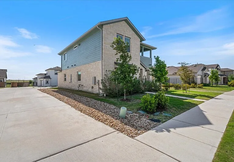 9015 Looksee Ln — Photo 35
