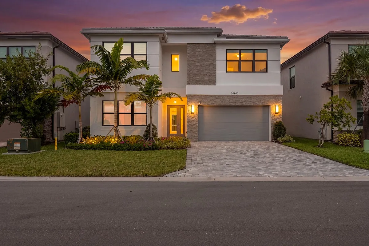 5 bed, 4400 sqft, $6,900 — Photo 2