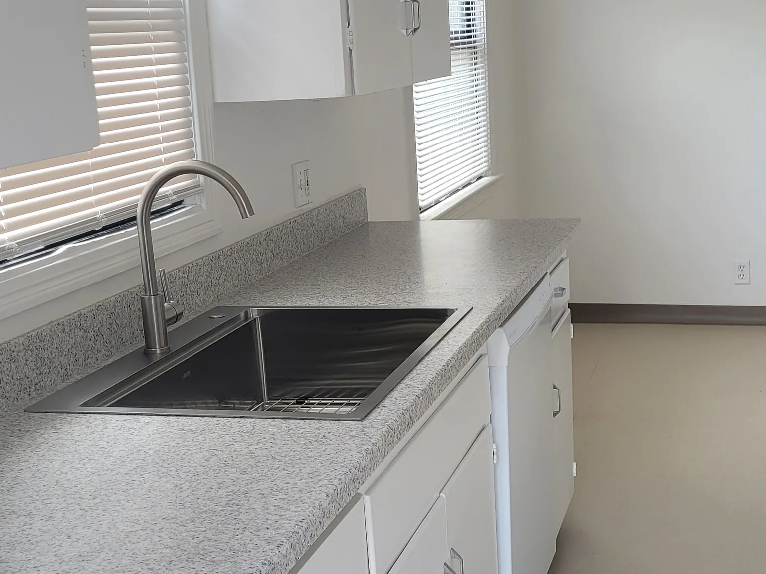 2 bed, 1000 sqft, $1,600 — Photo 4