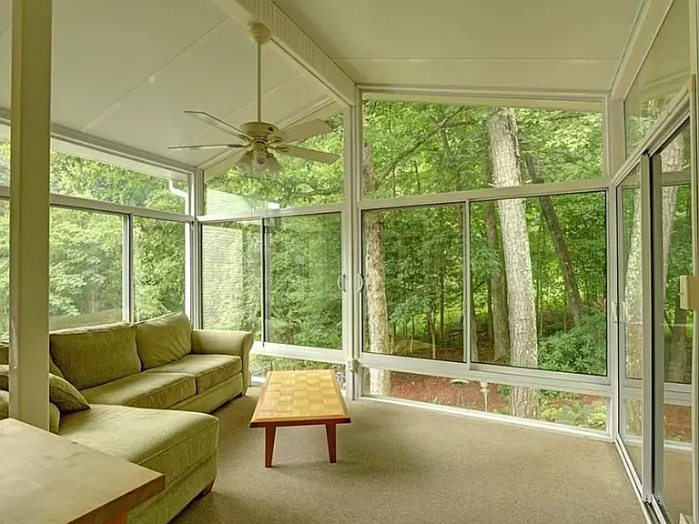 4 bed, 3032 sqft, $4,000 — Photo 3