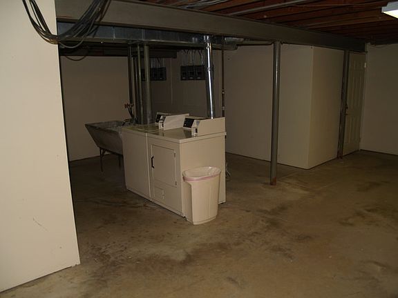 5th image of 1904 N Seminary Ave APT 204