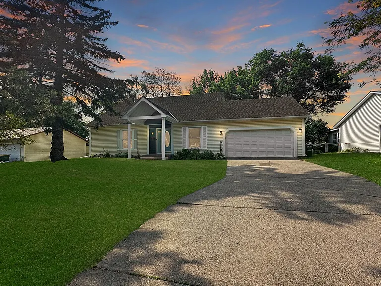2814 Woodridge Ln — Photo 1