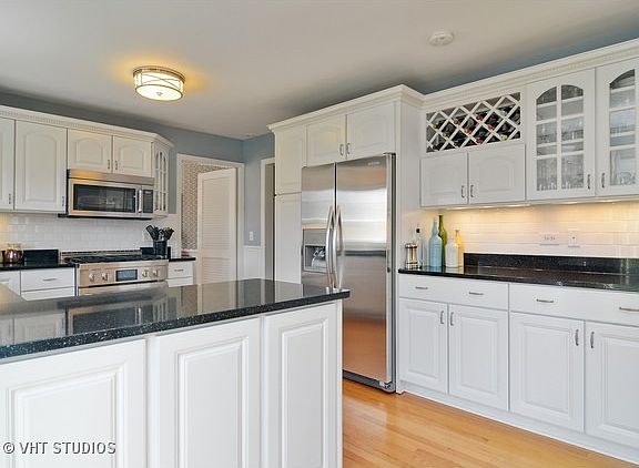 5th image of 744 S Country Dr