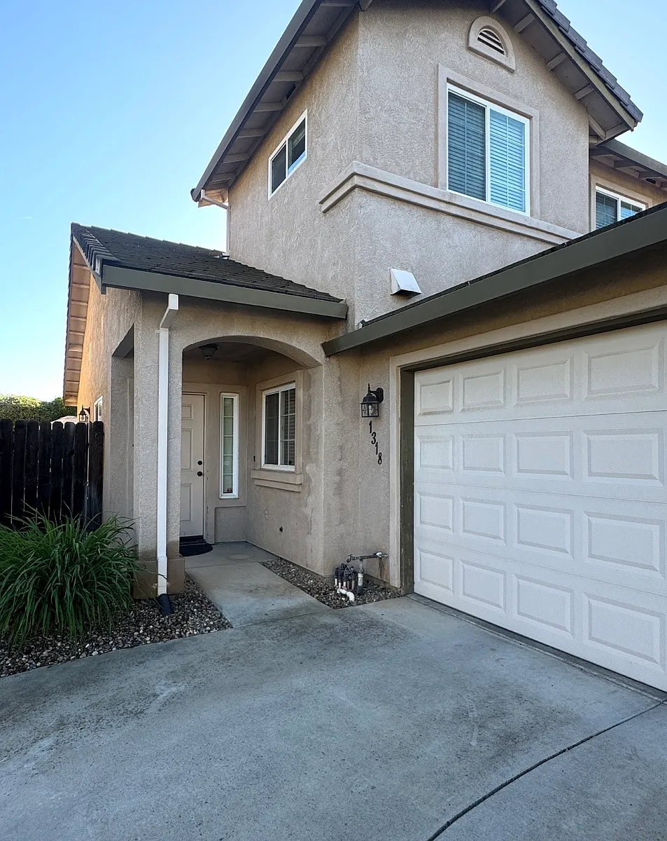 Building Photo - 1318 Robinson Ln