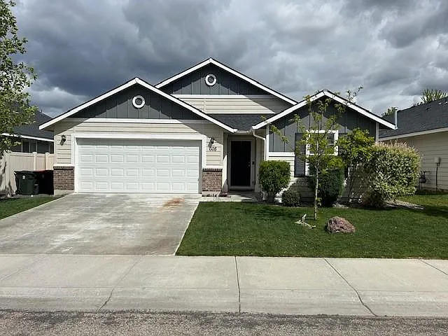 3 bed, 1390 sqft, $2,250 — Photo 1