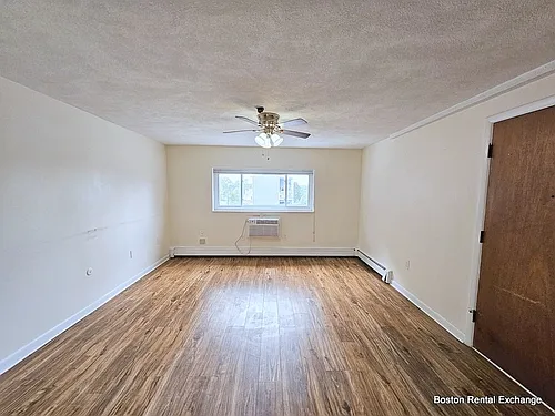Beautiful Sunny Modern Renovated 2 Bed! Heat & Pkg Incl! Cat Ok! At Malden, Ma — Photo 2