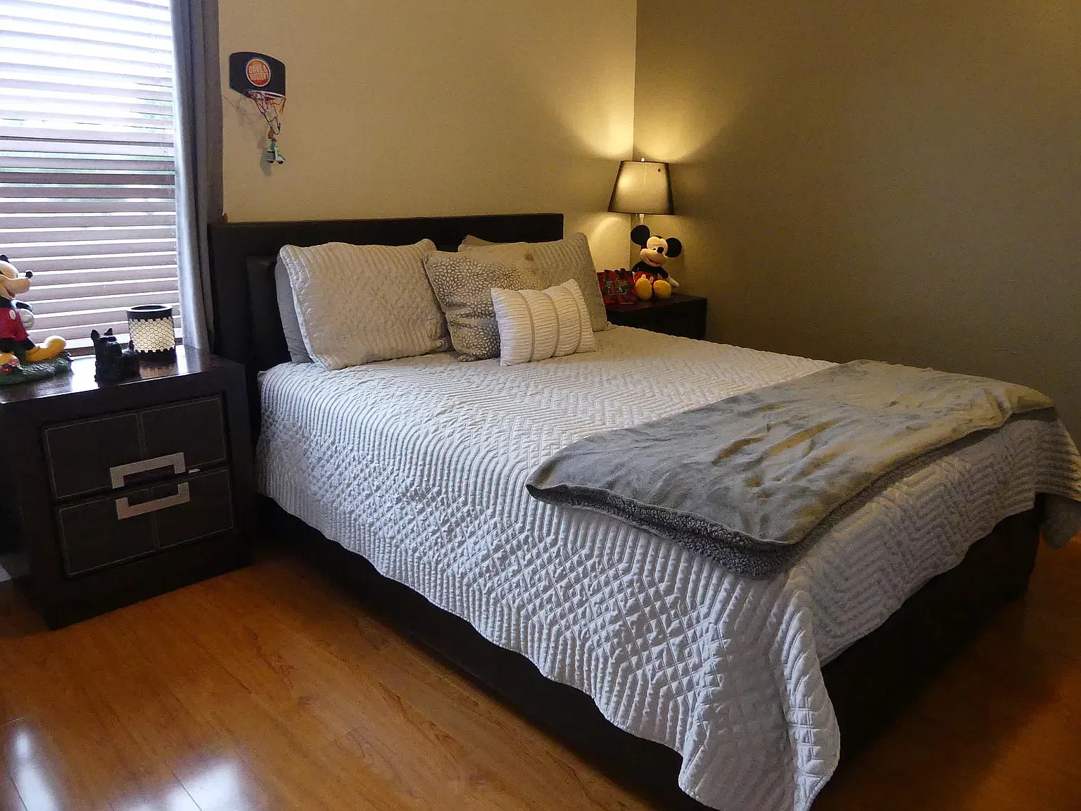 5 bed, 2362 sqft, $3,750 — Photo 2