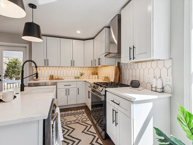 933 Henry Ave — Photo 18