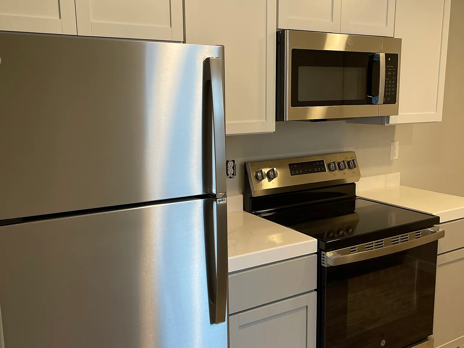 3 bed, 1344 sqft, $2,728 — Photo 2
