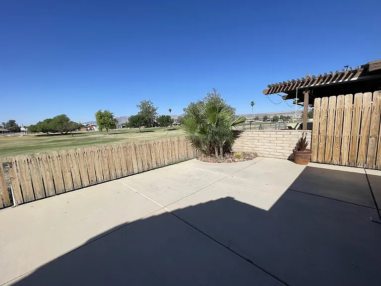 2549 Country Club Dr — Photo 27