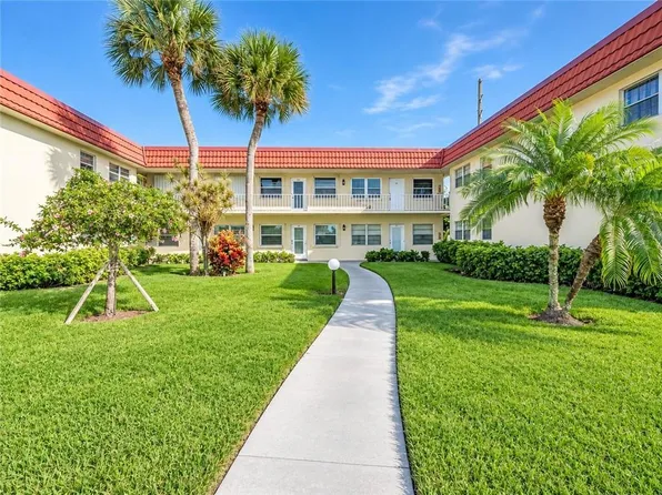 99 SPRING LAKE Drive #101, Vero Beach, FL 32962
