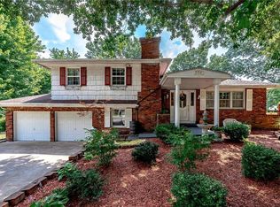 704 S Hunter Dr, Olathe, KS 66061