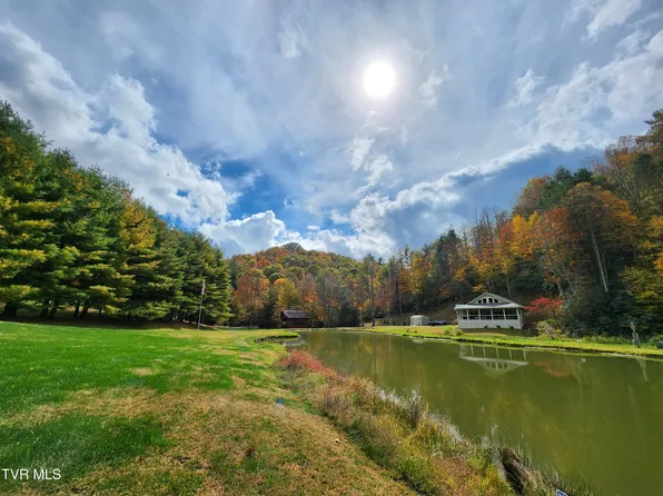 565 Piney Grove Rd, Hampton, TN 37658