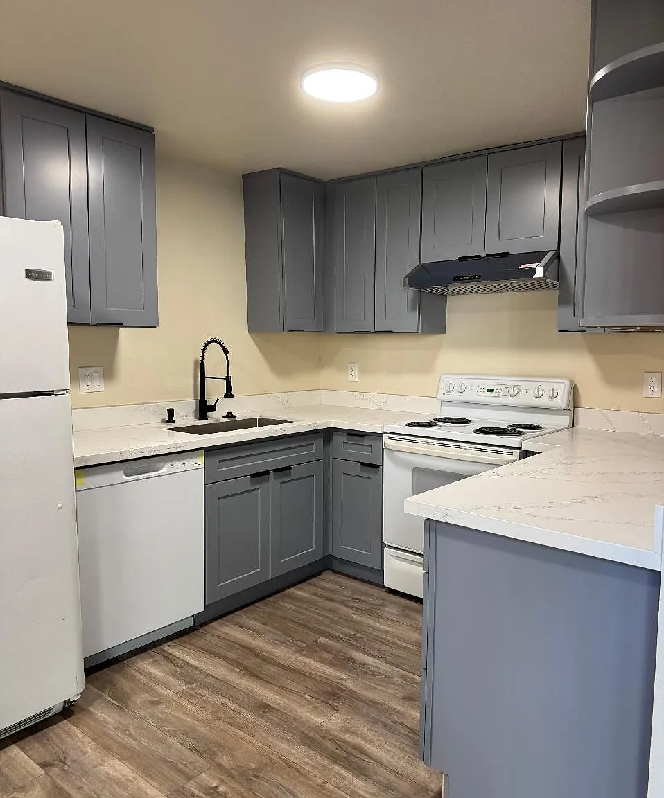 2 bed, 800 sqft, $1,600 — Photo 2