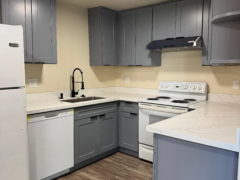 4103 S Center St #B — Photo 2