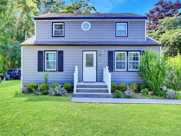 46 Bernstein Blvd, Center Moriches, NY 11934