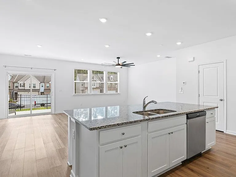 2749 Lou Lou Ln — Photo 4