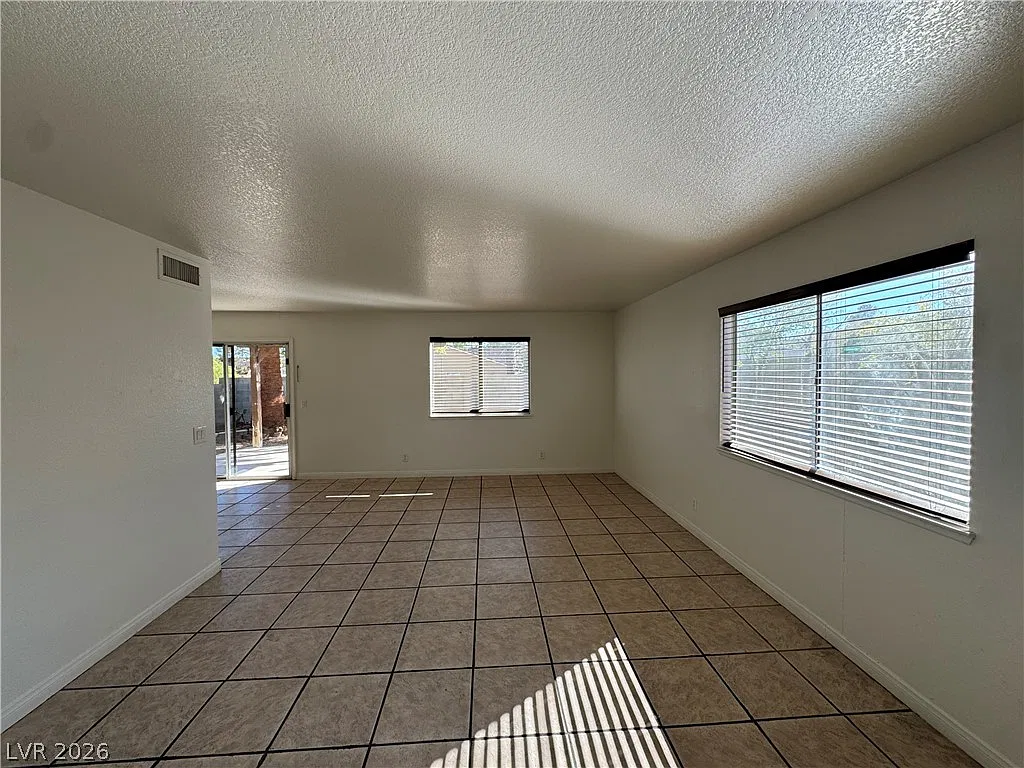 3 bed, 2.5 bath, 1259 sqft, $1,850 — Photo 4