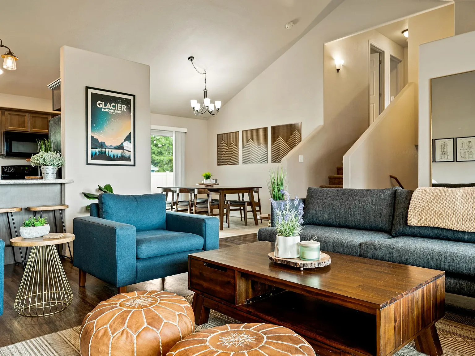 5 bed, 2216 sqft, $4,000 — Photo 2
