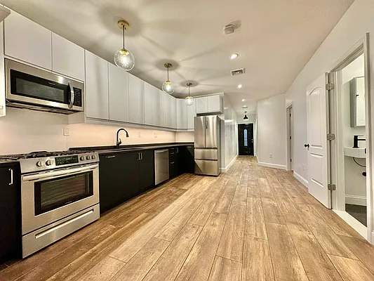 Rented by Astoria Realty | media 24