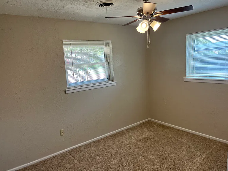 4217 SE Elmhurst Ln — Photo 6