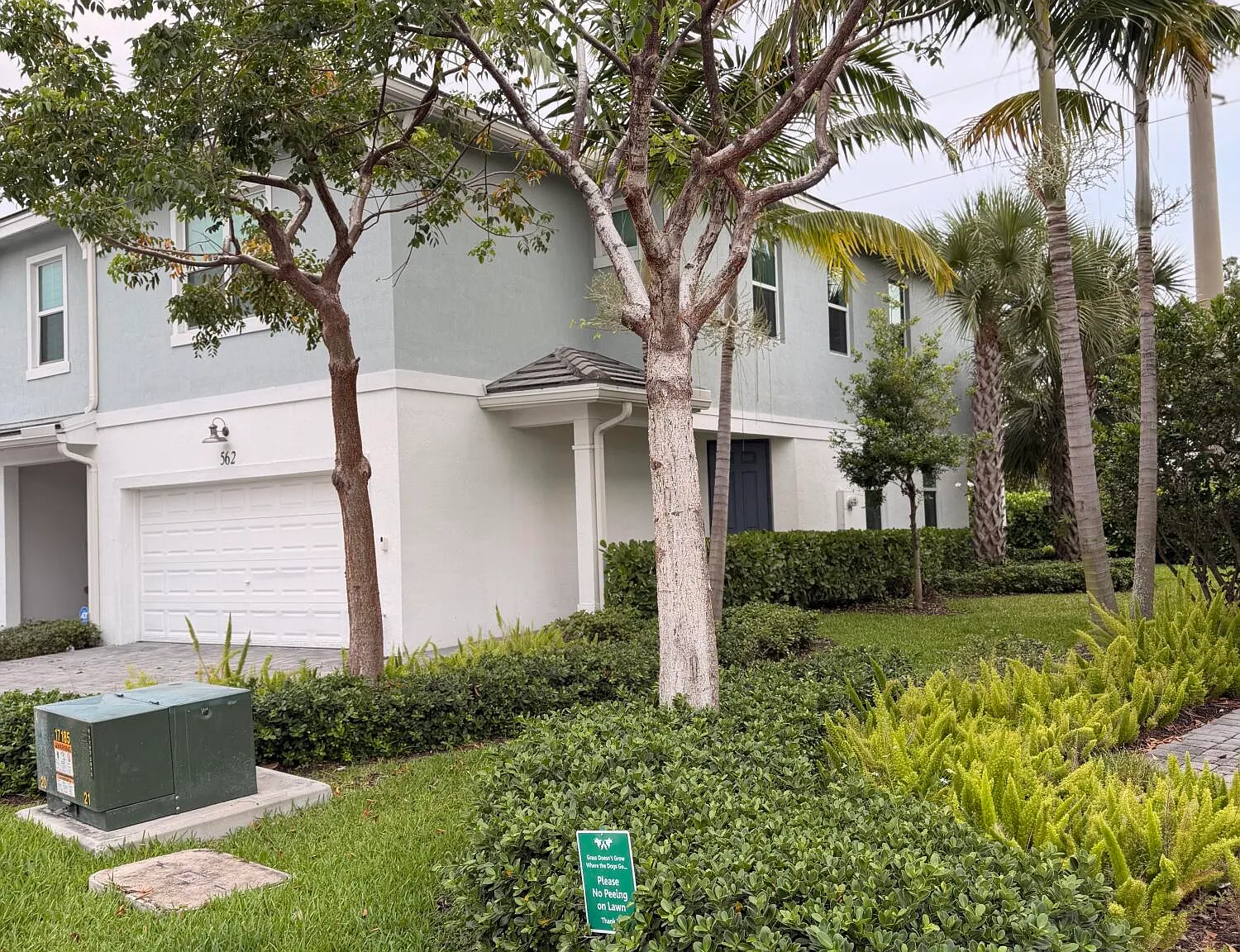 3 bed, 2.5 bath, 1888 sqft, $4,100 — Photo 2