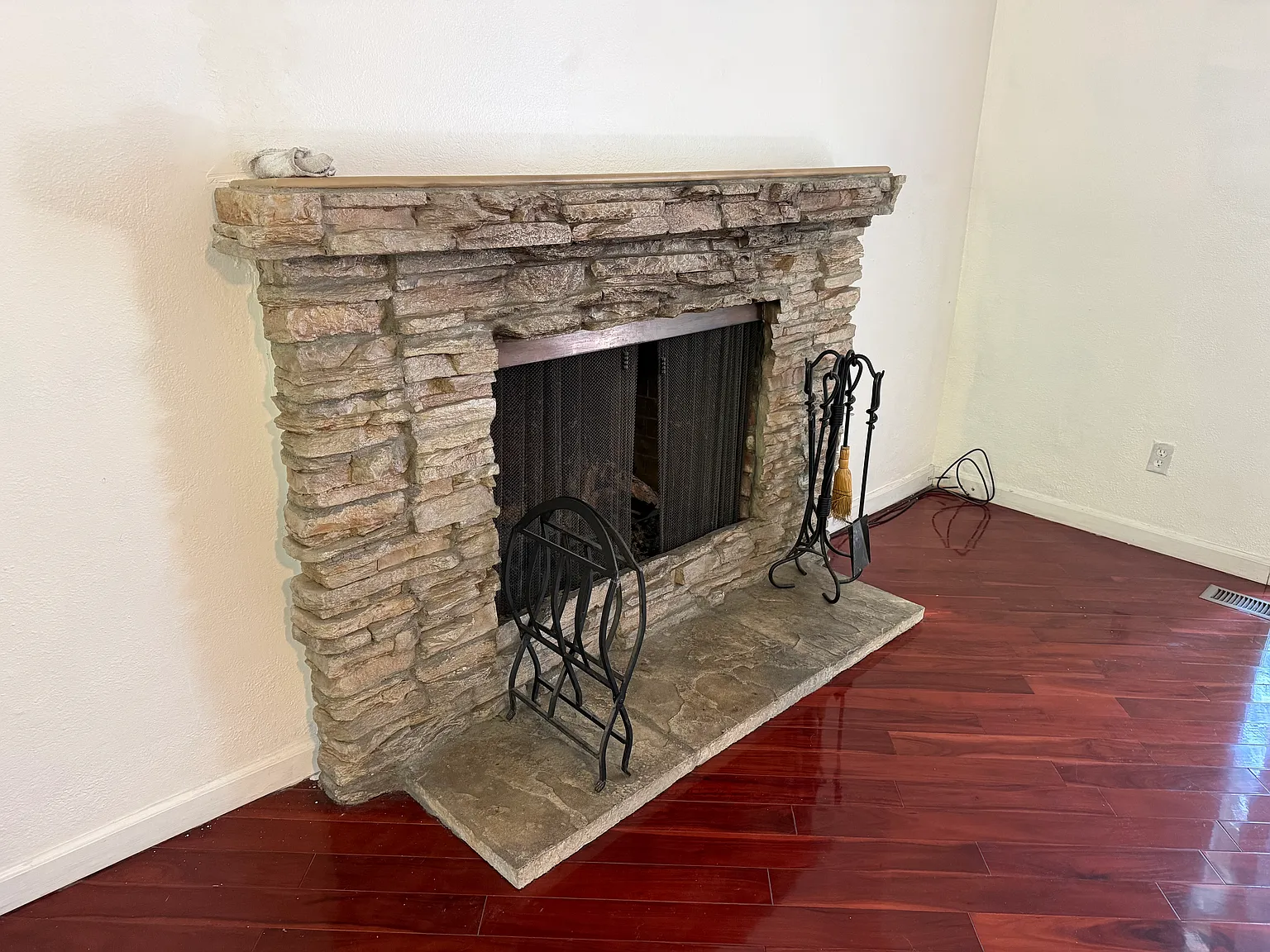 1 bed, 800 sqft, $2,300 — Photo 3