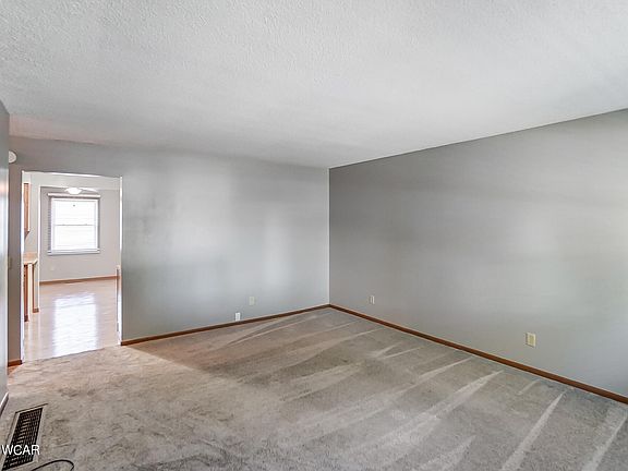 3rd image of 216 E Elm St