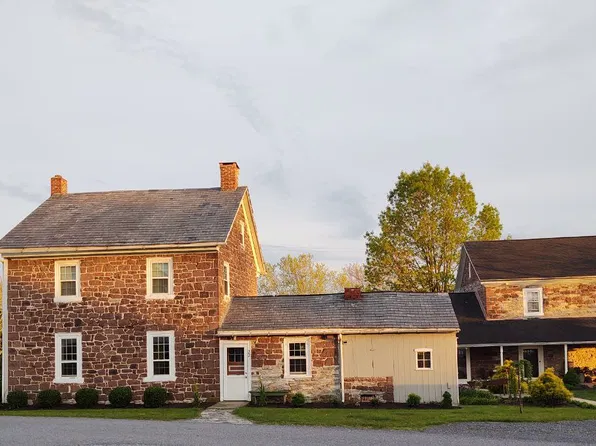 22 Garden Spot Rd, Ephrata, PA 17522